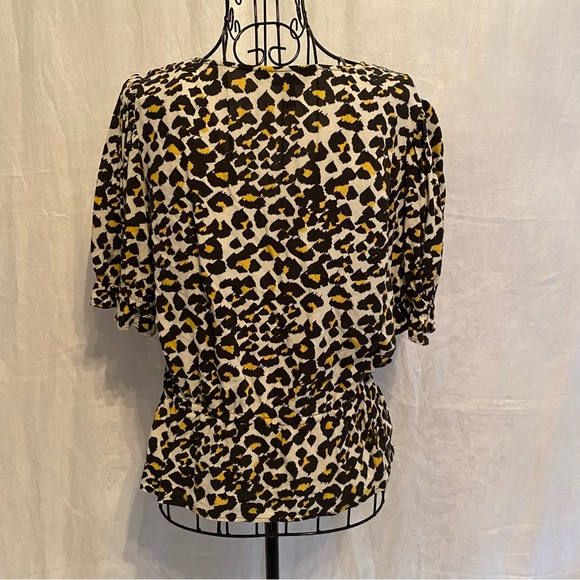 Banana Republic medium, V Neck top in animal print. - Picture 4 of 6